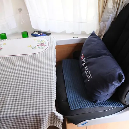 ベッド・アンド・ブレックファスト Knardal Neset